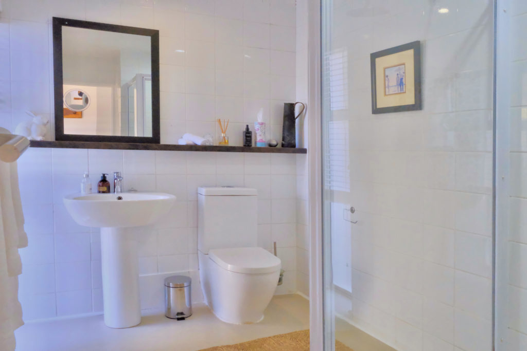 Lost In Art — bathroom